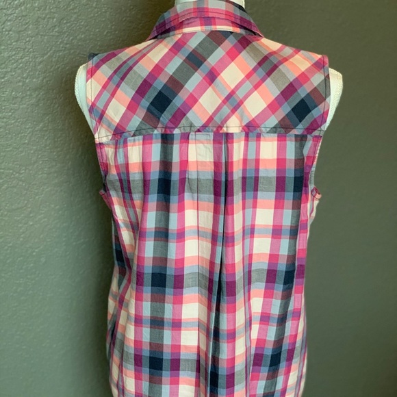 Sleeveless button down shirt, women’s - Picture 2 of 3
